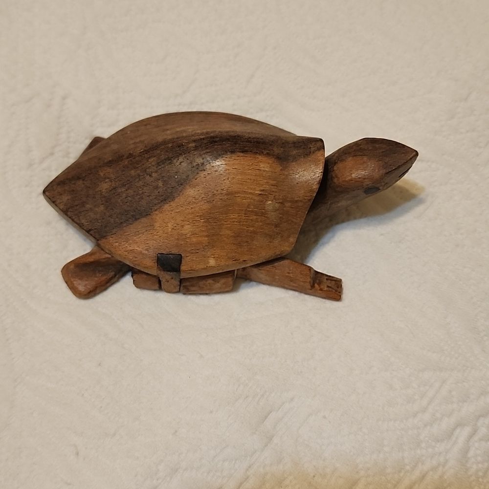 ‎Vintage hand carved wooden turtle.